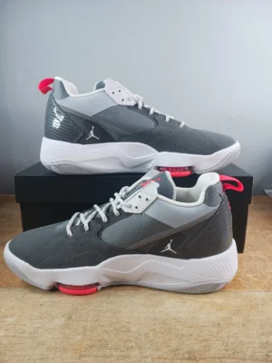 Size 9.5 - Jordan Zoom '92 Cool Grey