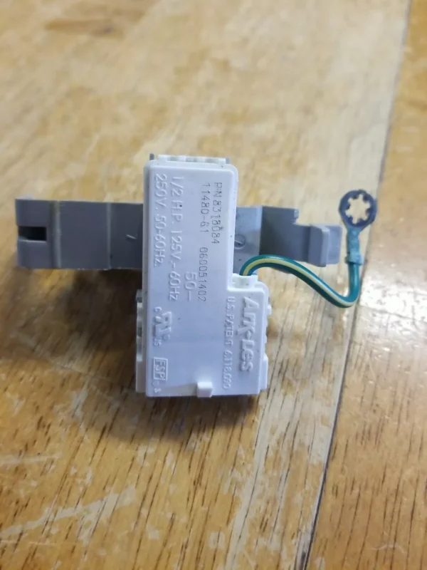 Cerradura para tapa de puerta de lavadora Whirlpool 8318084 (garantía de devolución de dinero)