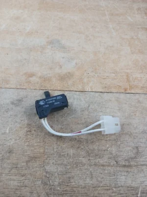 Interruptor de puerta secadora Whirlpool W10237959-