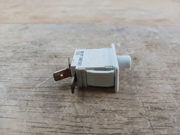 Interruptor de puerta secadora Frigidaire 134813601-