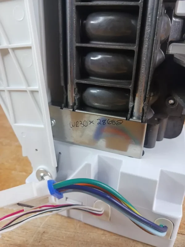 Máquina de hielo para refrigerador GE WR30X28682