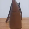 Bolso de hombro Michael Kors Charlotte grande con cremallera superior firma vainilla-