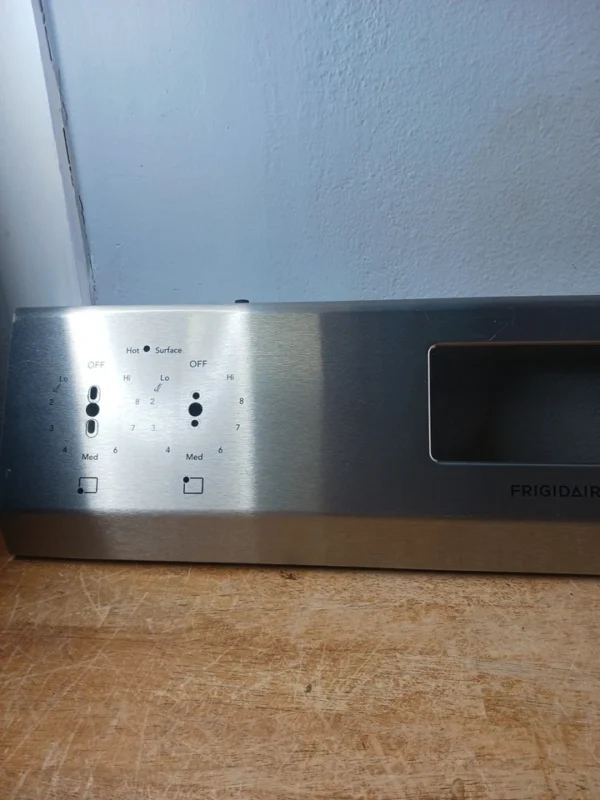 Panel de control de estufa Frigidaire 5304509173