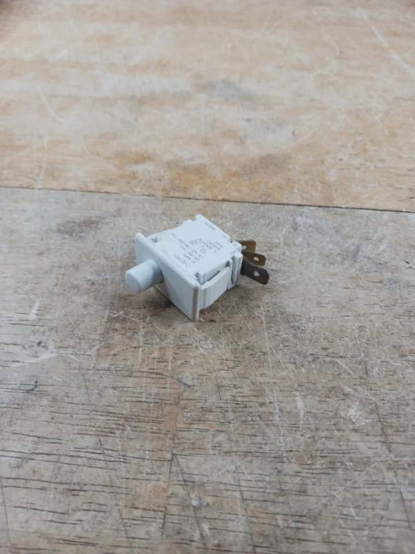 Interruptor de puerta secadora Whirlpool 63094010-