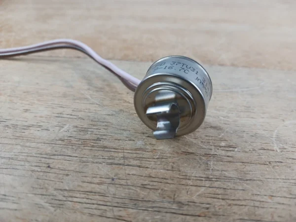 Whirlpool Refrigerator Defrost Thermostat 2221677