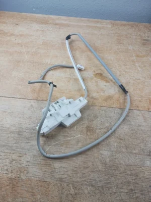 Cerradura de puerta para refrigerador Whirlpool W10619844-