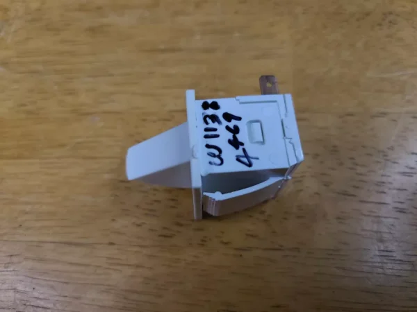 Whirlpool/Roper Refrigerator Light/Lamp/Door Switch W11384469 AP6893312