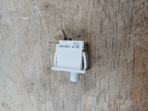 Interruptor de puerta secadora Frigidaire 134813601-