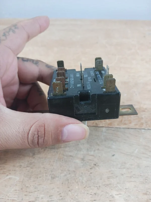 Interruptor de temperatura para lavadora Maytag 8578536-