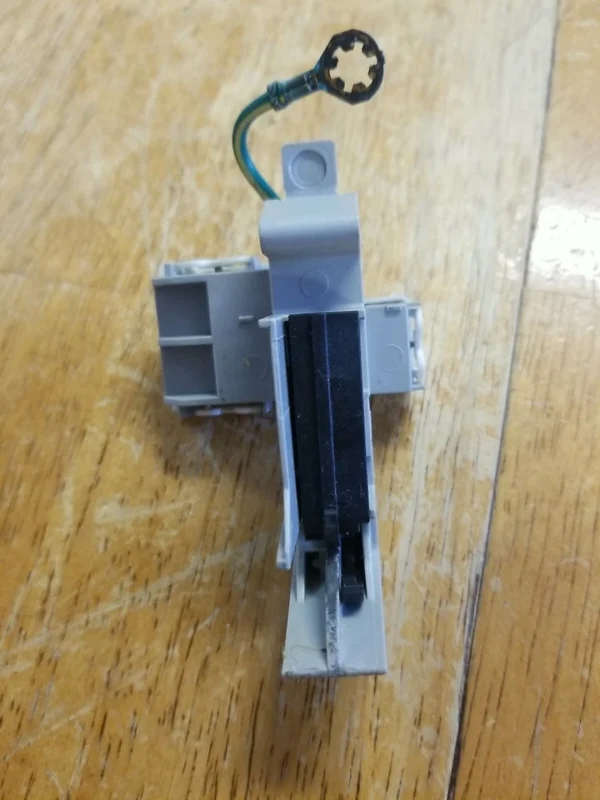 Cerradura para tapa de puerta de lavadora Whirlpool 8318084 (garantía de devolución de dinero)