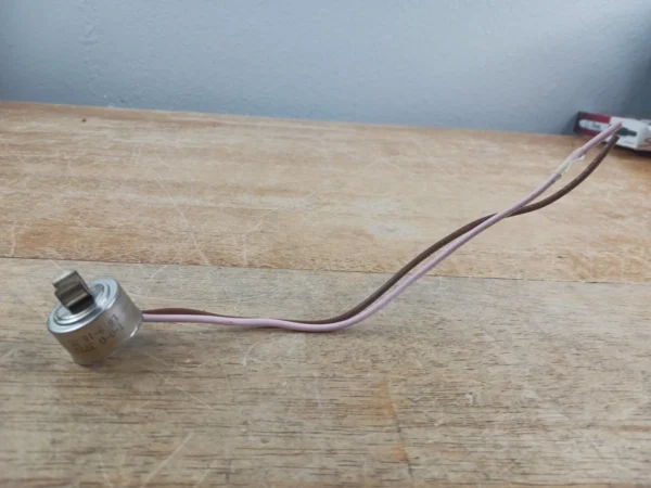 Whirlpool Refrigerator Defrost Thermostat 2221677