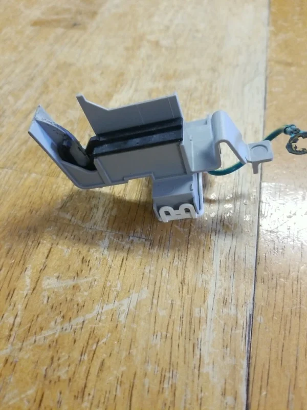 Cerradura para tapa de puerta de lavadora Whirlpool 8318084 (garantía de devolución de dinero)