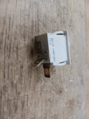 Interruptor de puerta secadora Frigidaire 134813601-