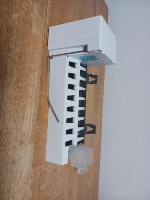 GE Refrigerator Ice Maker 241642501 (Money Back Guarantee)