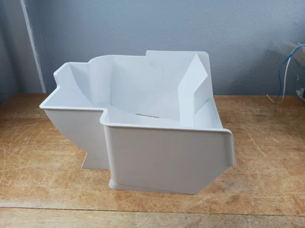 Ge Refrigerator Ice Bucket 197d8124p001