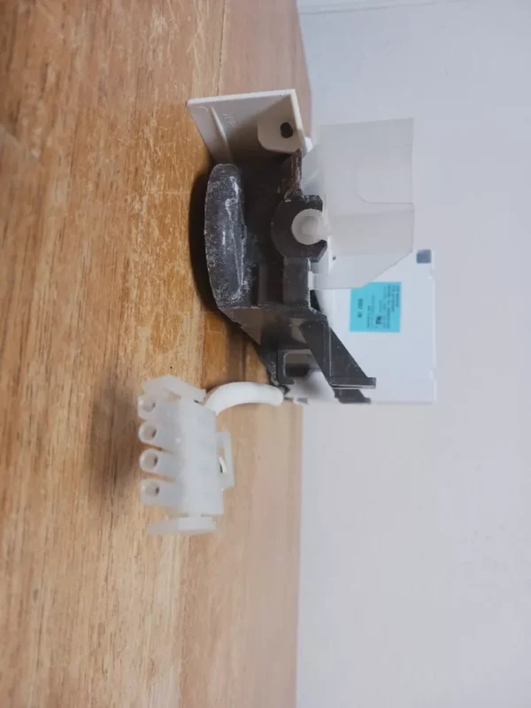 GE Refrigerator Ice Maker 241642501 (Money Back Guarantee)