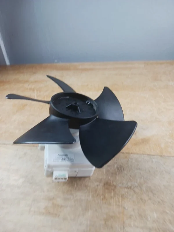 Whirlpool Refrigerator Condenser Fan W10909377