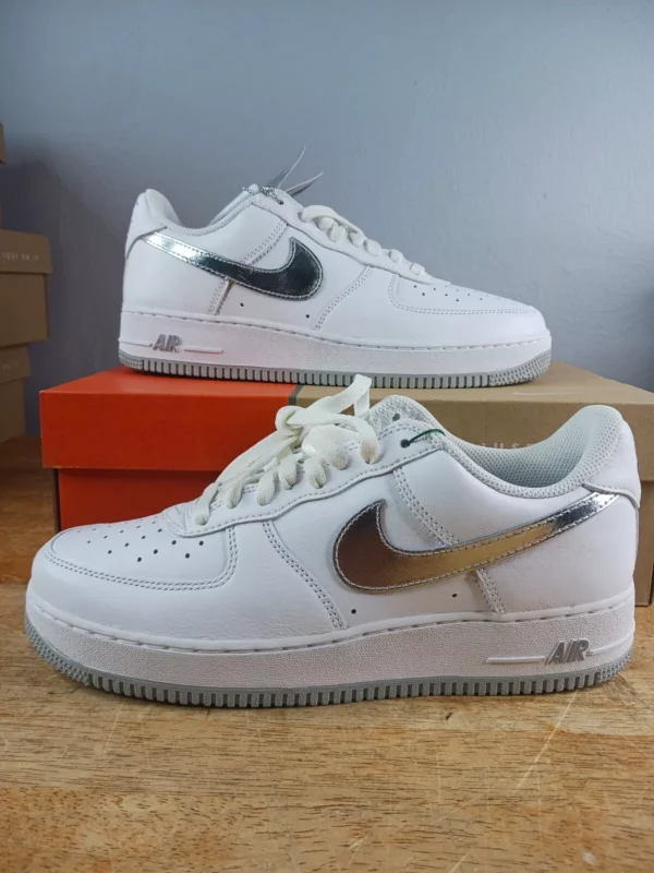 Talla 8 - Nike Air Force 1 Low Color del mes: Blanco y plateado