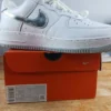Talla 8 - Nike Air Force 1 Low Color del mes: Blanco y plateado