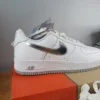 Talla 8 - Nike Air Force 1 Low Color del mes: Blanco y plateado
