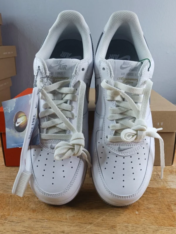 Talla 8 - Nike Air Force 1 Low Color del mes: Blanco y plateado